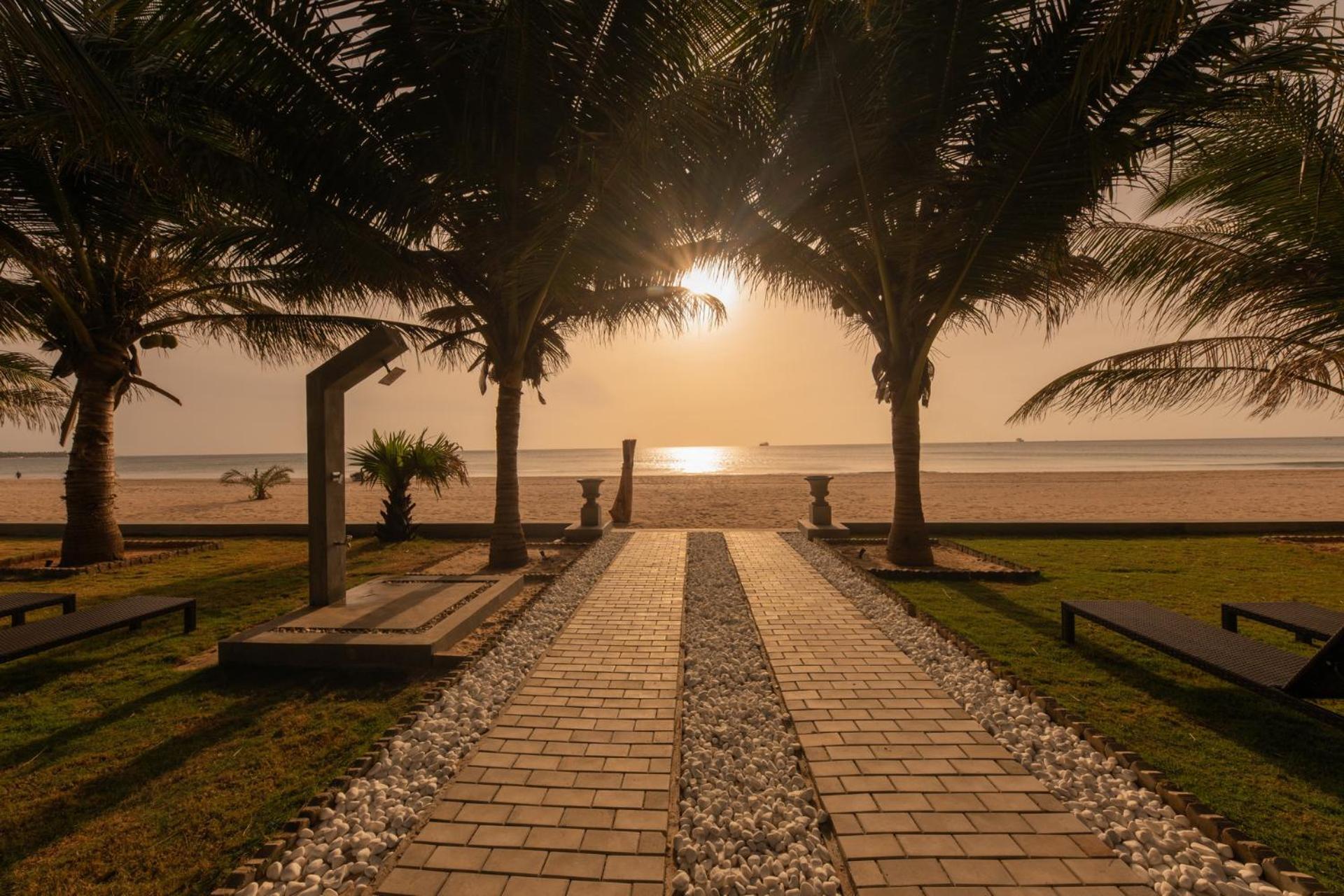 Uppuveli Beach By Dsk Trincomalee Buitenkant foto