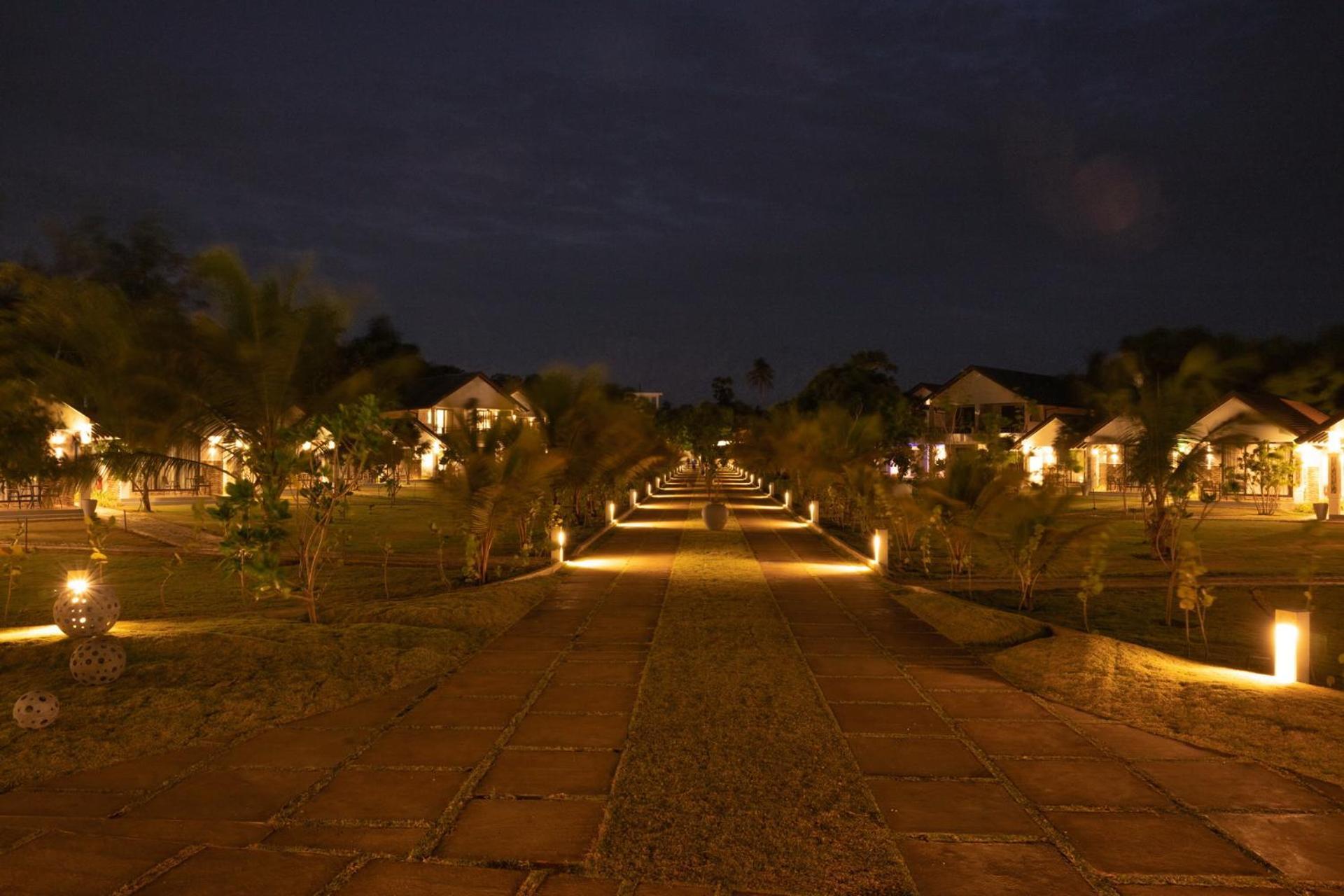 Uppuveli Beach By Dsk Trincomalee Buitenkant foto